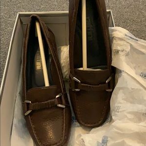 EUC- Raffini walking shoes brown size 6M
